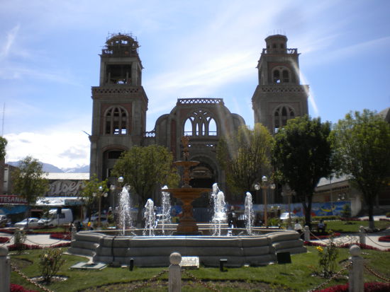 der Hauptplatz bei strahlendem Sonnenschein ....