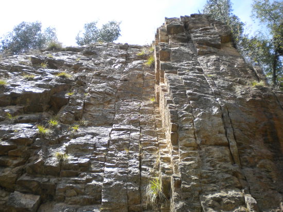 ... die Wand des Schreckens  unser Spielplatz zum Klettern ...