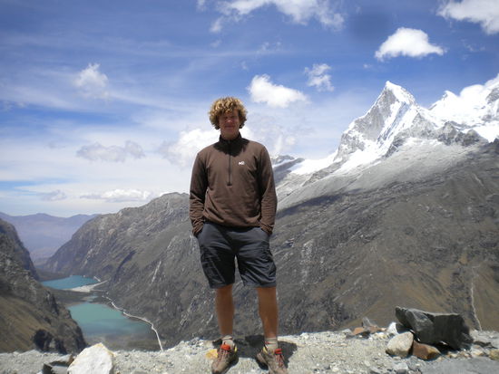 Traumhaft!! Dies ist nur eines von unzähligen tollen Panoramen, die auf dem Santa Cruz Treck auf uns warteten und auf euch im nächsten