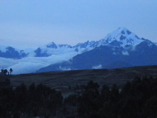 ... und auch hier gibt es unzählige schneebedeckte Gipfel ...