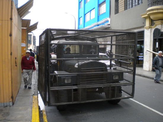 ... die Polizei ist hier auf alles gefasst ... vielleicht auch das ein Grund, warum die Stadt nicht wirklich sympatisch wirkte auf mich ...