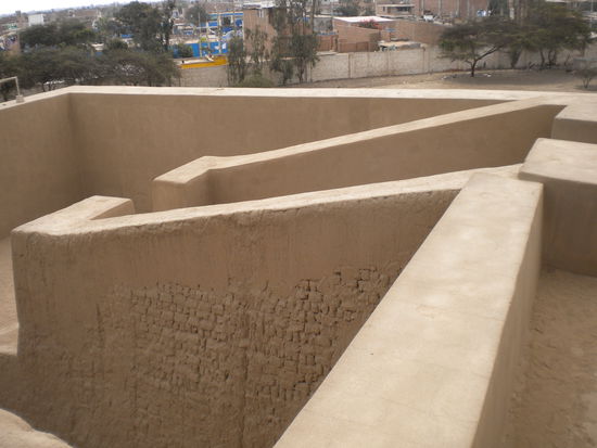 ... bereits hier wirkte vieles künstlich ...