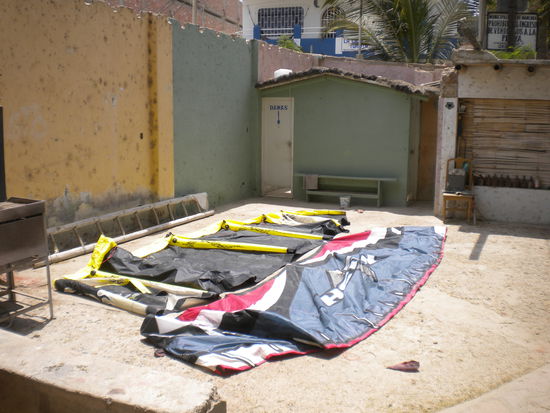 ... auch die Kites müssen mal repariert werden ...