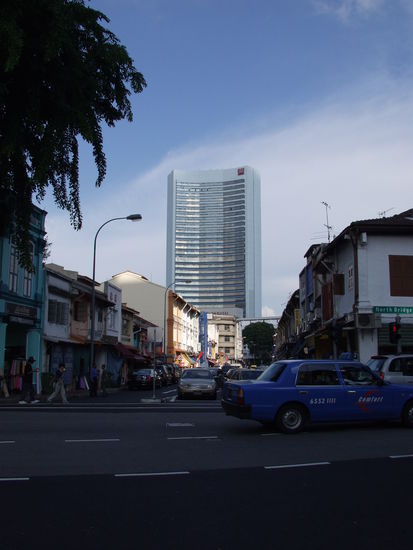 In dem großen Haus, 2. Stock von oben habe ich gewohnt.