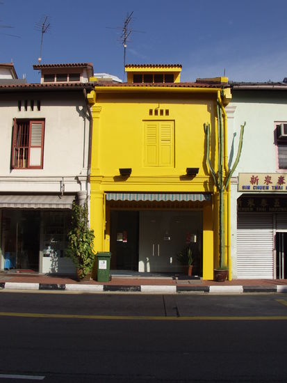 Ein sehr gelbes Haus.