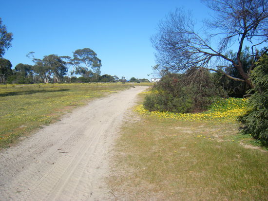 endlose weite und es ist so schön... 
ps gleich zum anfang: mama ichhabe jetzt mal gemerkt wie ähnlich ich dir bin, denn ich habe so viele landschaftsbilder und vom sonnenuntergang^^