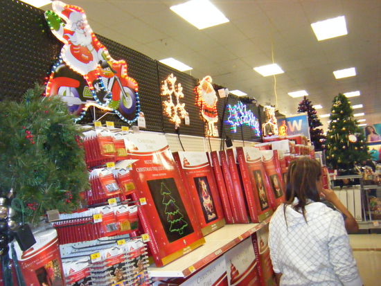 wo soll man sich denn das alles hinhängen... soooooo viel kitsch auf einmal... und ihr glaubt es nicht, manche leute kaufen mind. 10 artikel....