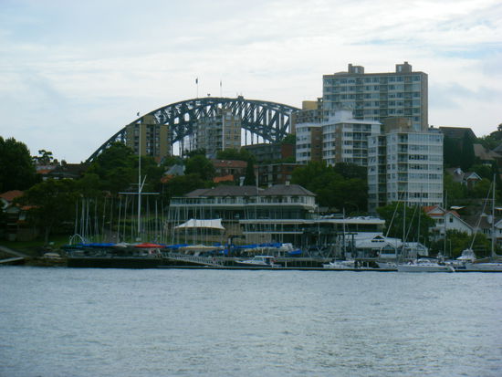 die harbour bridge....
das war unsere aussicht von unseren platz aus...