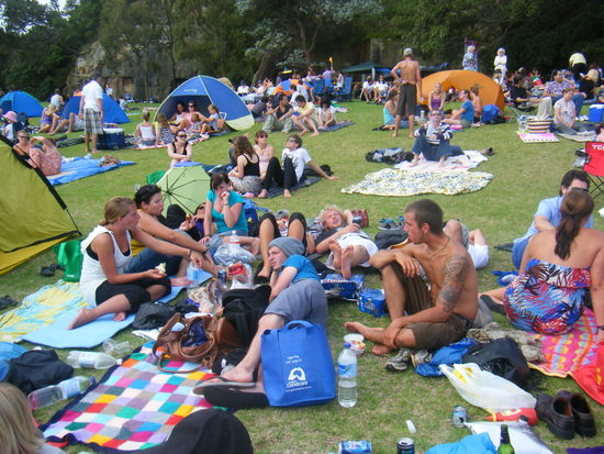 ein teil der deutschen in australien.... wir waren insgesamt 28... der platz übrigens war am ende knüppeldicke voll...