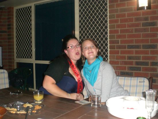 hihihi an den anblick müsst ihr euch schon mal gewöhnen... denn das ist meine reisebegleitung marie... genauso verrückt wie ich...