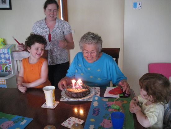 pauls grandma... die frau die so gut deutsch kann und zu allem ihre meinung hat^^