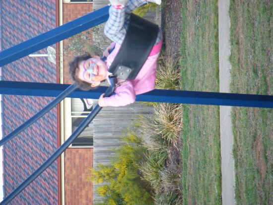 sie hat heute facecolor entdeckt^^ und nun ist war sie ein kleiner schmetterling