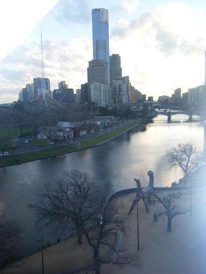 ja es wurde kalt und die sonner schwand...
aber es ist das erste wasser was ich sehe was nicht aus einer flasche oder leitung kommt^^