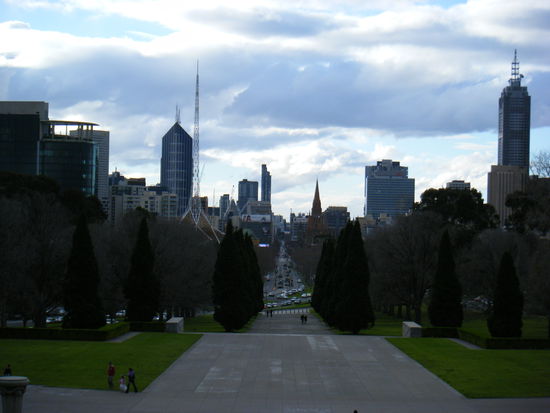ist das nicht ein blick... fragt aber nicht wo ich war... muss ich erst mal rausbekommen... aber es kommen hoffentlich bald andere udn noch bessere bilder von aussichten in melbourne...