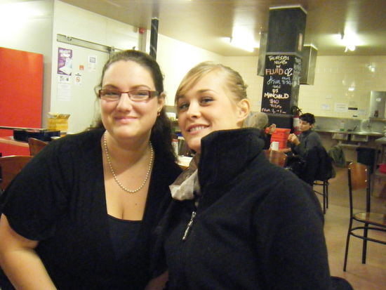 das ist das dritte verrückte hühnchen bei mir und sabrina... leider bleibt sie nur bis dezember denn dann geht sie zur polizei... ach ps es ist die stina...