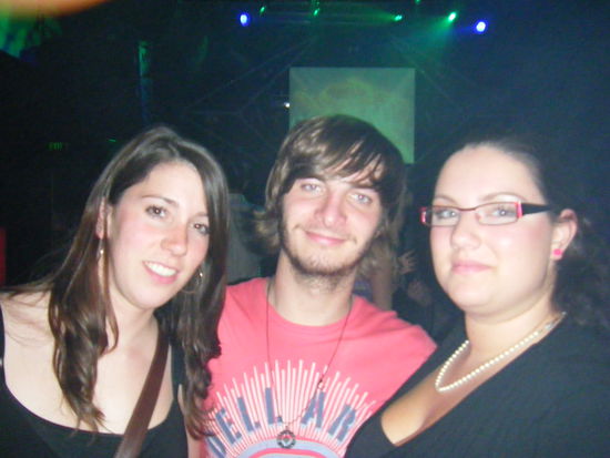 so ich würde sagen mit dem verrücktesten haben wir angefangen also sollte man mit den verrücktesten auch aufhören denn die anderen bilder sind nicht mehr für die öffentlichkeit... in australien haben frauen nämlich leichtes spiel mal eben einen drink spendiert zu bekommen^^tja man muss nur wissen wie denn wir haben alles kein geld^^