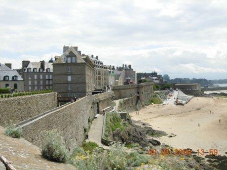 Begehbare Ringmauer mit tollen Ausblicken um St. Malo