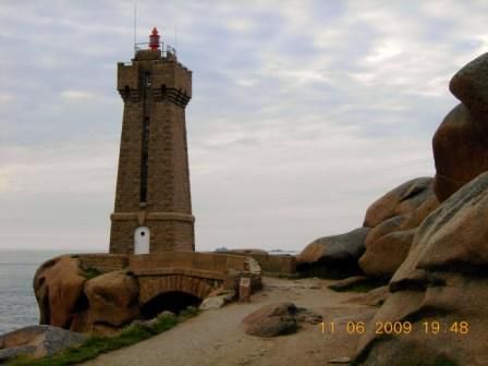 Leuchtturm an der Côte Granit Rose