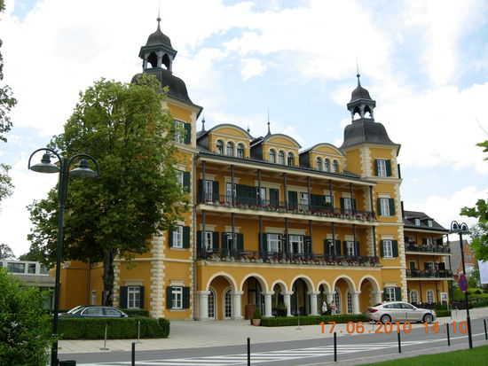 Das Schlosshotel in Velden, bekannt aus der Fernsehserie