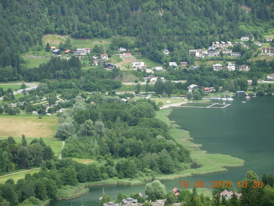 Blick auf den Camping Bad Annenheim von der Burg Landskron