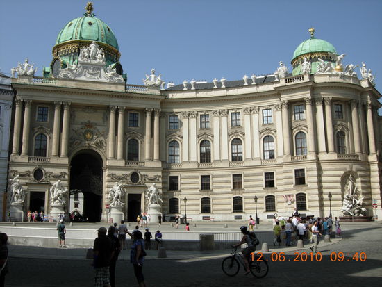 Eingang Hofburg vom Michaelerplatz