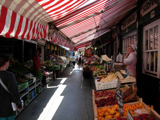 Verlockende Früchte im Naschmarkt