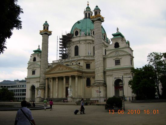 Die schöne Karlskirche. Ohne Eintritt zu bezahlen gibts keinen Einblick