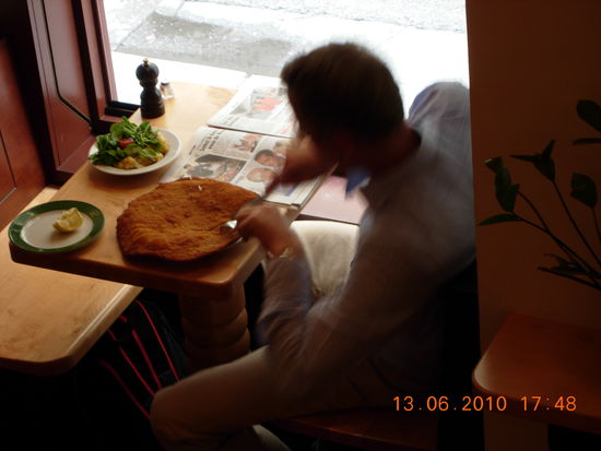 So sieht ein Wienerschnitzel im Restaurant Figlmüller aus