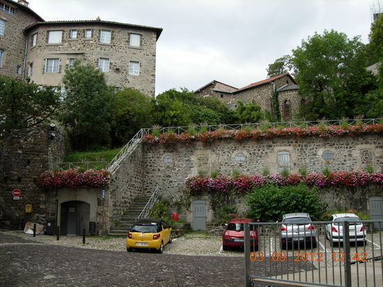 Die Blumenpracht fehlt auch in Le Puy nicht
