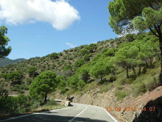 Schöne Fahrt durch die herrliche Berg- und Küstenstrasse