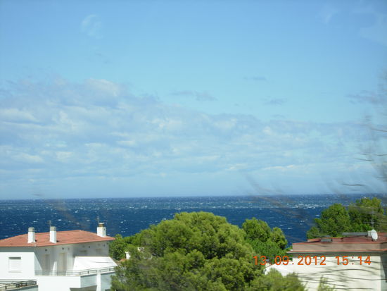 Die weissen Schaumkronen auf dem Wasser sind hier zu erkennen