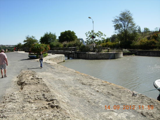 Oben an der 9-stufigen Schleusentreppe von Béziers
