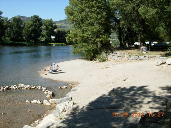 Strand vor dem Camping Du Viaduc in Millau
