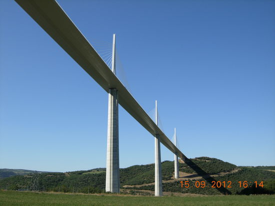 Imposante Hängebrücke von Millau