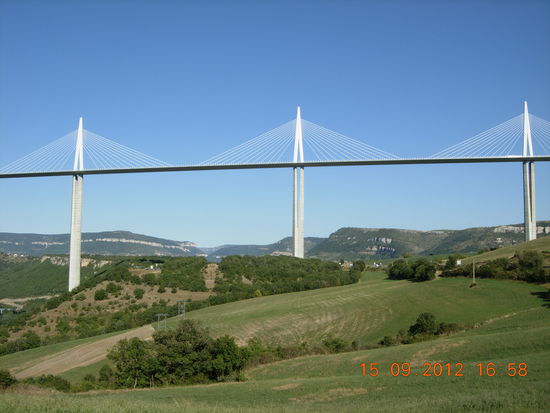 Elegant über das ganze Tal