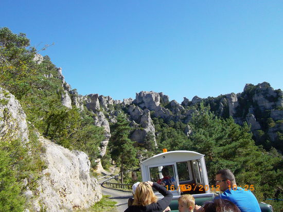 Mit dem Train touristic durch den Naturpark Chaos de Montpelier
