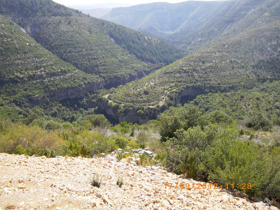 Solch schöne Ausblicke bei der Hinfahrt zum Cirque de Navacelles
Fast wie in den USA