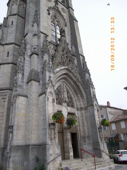 St. Affrique, Grosse Kirche zu kleiner Stadt