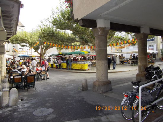 Wochenmarkt im Zentrum von Millau