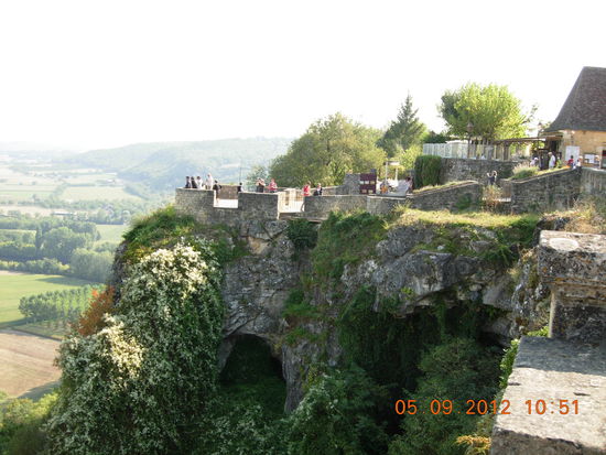 Aussichtsterasse hinter der Kirche