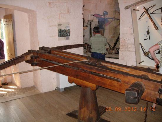 Riesenarmbrust im Museum Castelnau