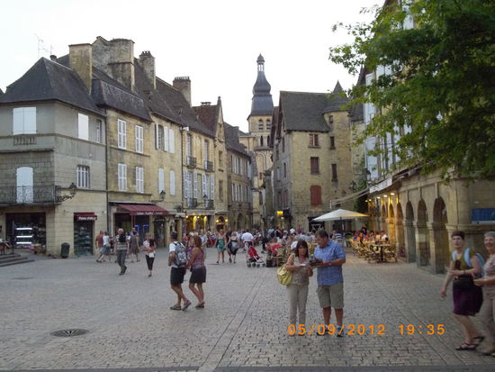 Rechte Seite Place de la Liberté Sarlat