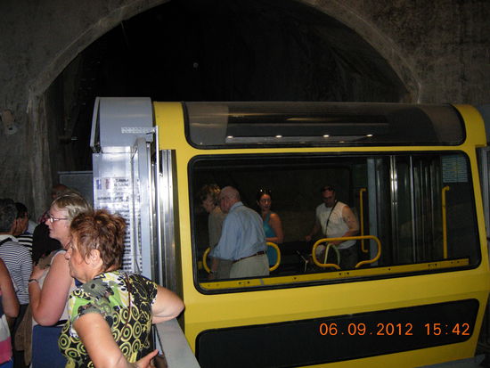 Seilbahn zum Schloss oder zum grossen Parkplatz oben