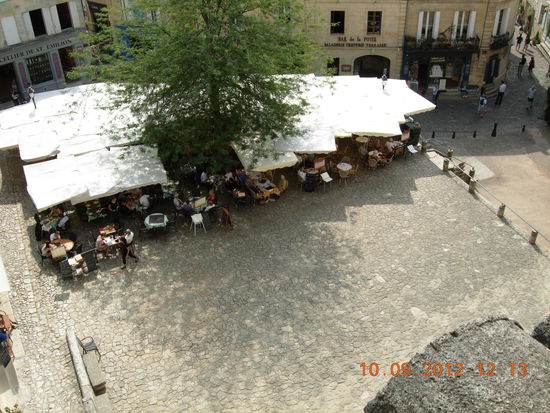 Blick auf den Hauptplatz von St. Emilion wo wir den Wein versuchen durften
