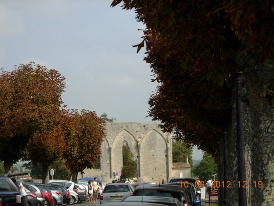 Der Rest einer Kirchenwand in St. Emilion