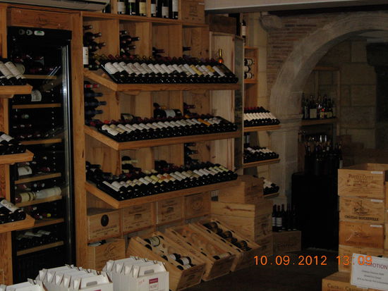 Einer der vielen Verkaufsgeschäfte in St. Emilion