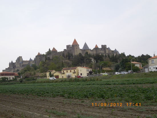 Erster Blick auf die Festung Cité in Carcassonne