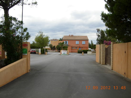 Einfahrt zum Camping les Mimosas Narbonne