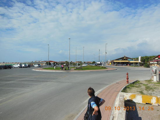 Strasse vorne am Meer bei Torre del Lago Puccini