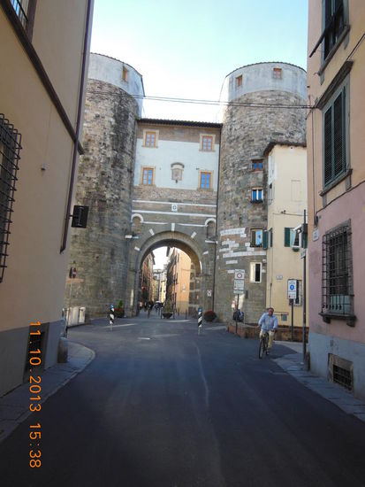 Lucca, eins seiner vielen Tore